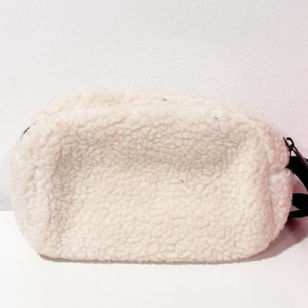 KATE SPADE Sherpa Ivory Wristlet Green Tag Cosmetic Makeup Bag - Picture 3 of 4